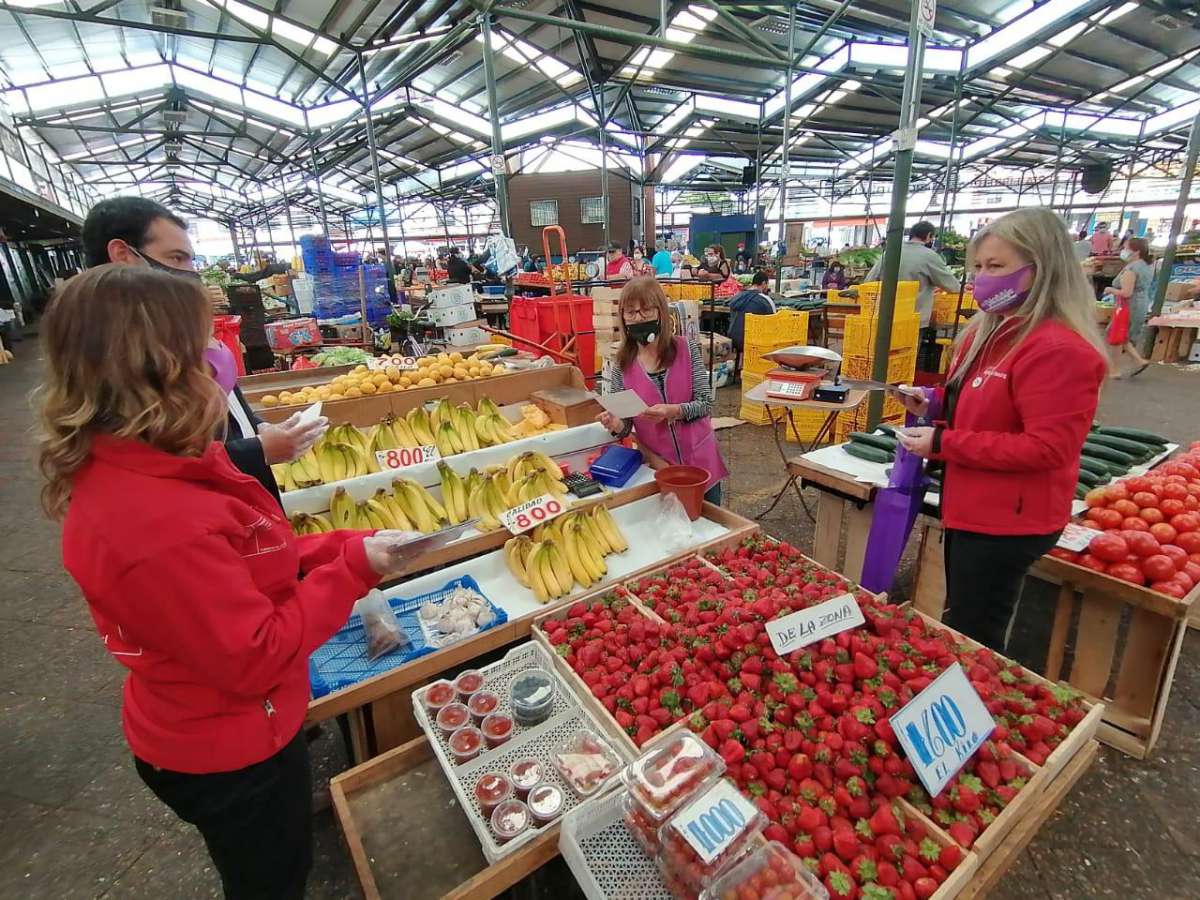 Autoridades y feriantes del Mercado de Chillán dijeron #NoMás a la violencia de género 
