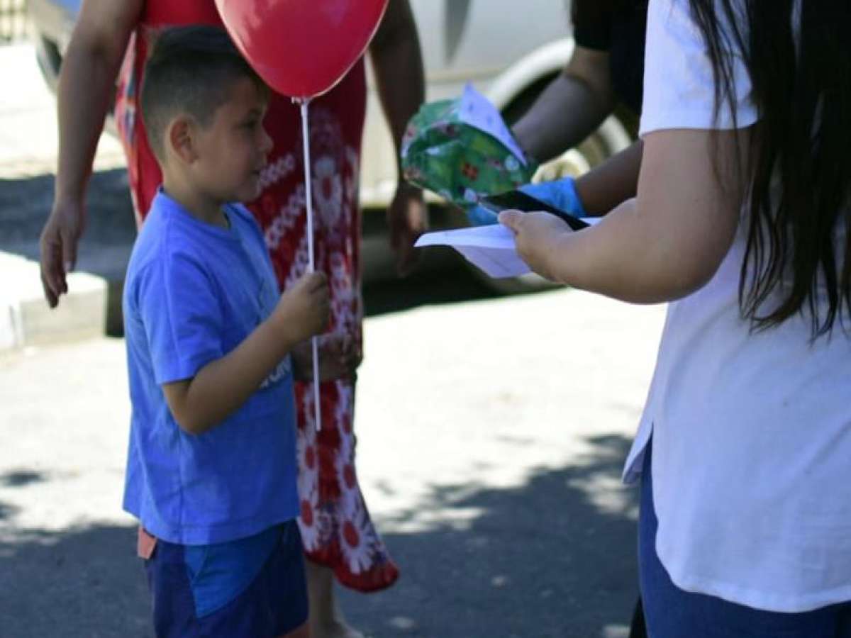 Teatro Municipal de Chillán lleva la alegría de navidad a niñas y niños de diferentes sectores de la ciudad