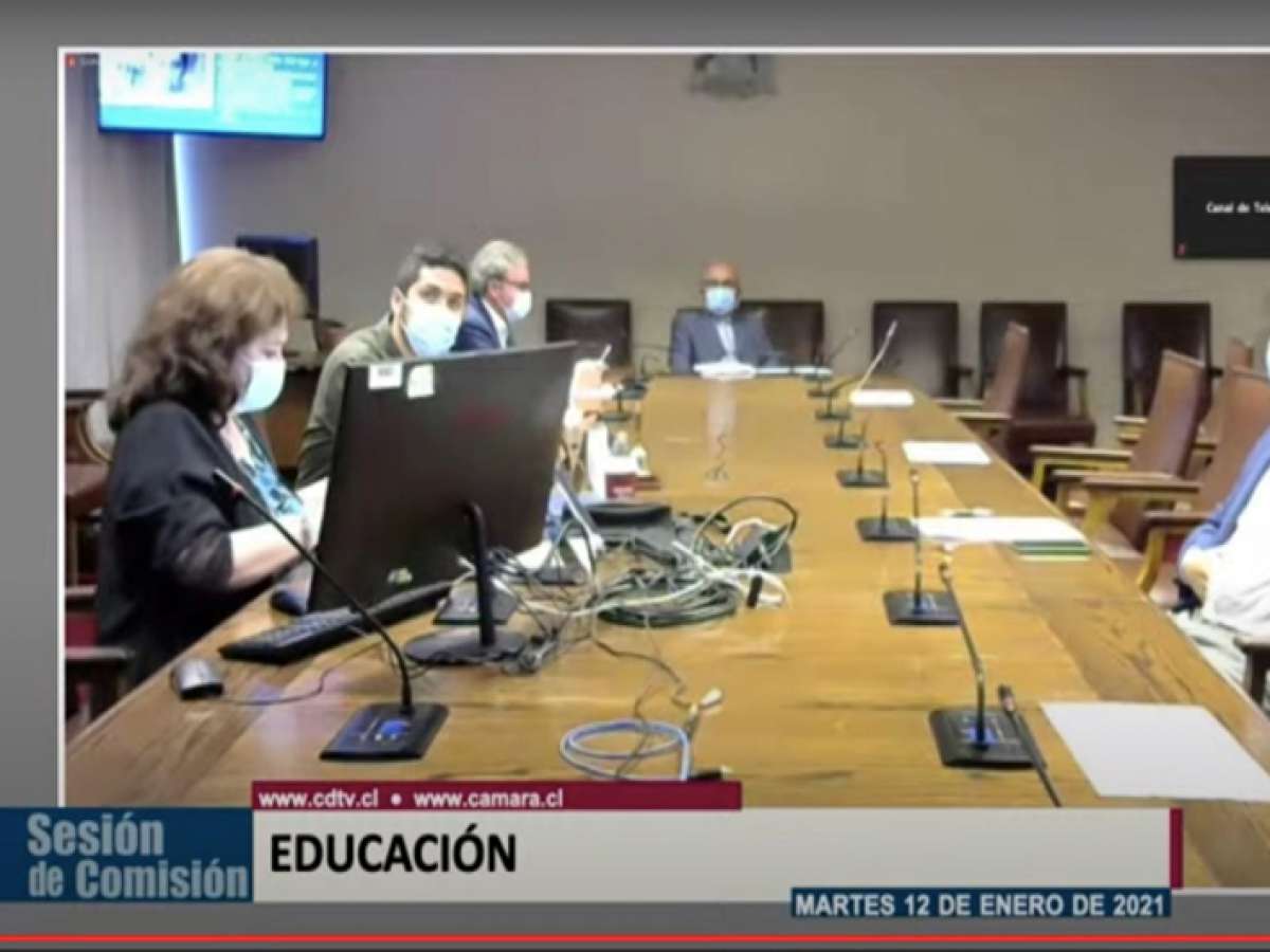 Educación aprobó, en general, proyectos que buscan no hacer exigibles textos ni útiles escolares