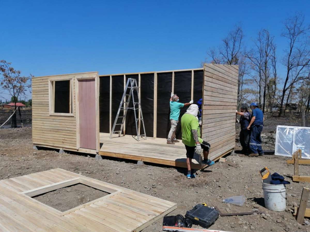 Municipalidad de Chillán instaló viviendas de emergencias a familias que perdieron sus casas por incendios en enero