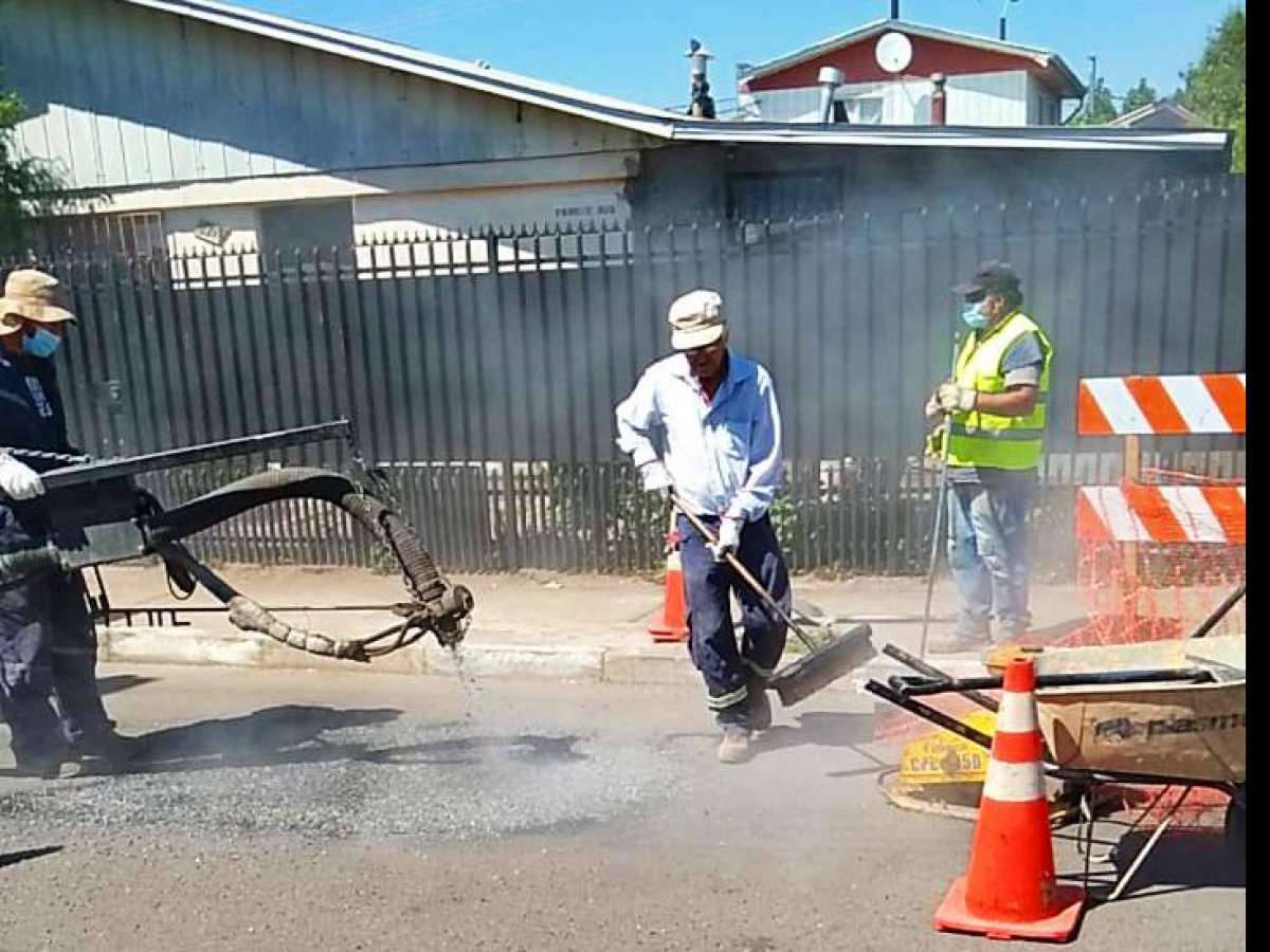 Obras municipales prosigue con reparación de puentes, veredas y calles