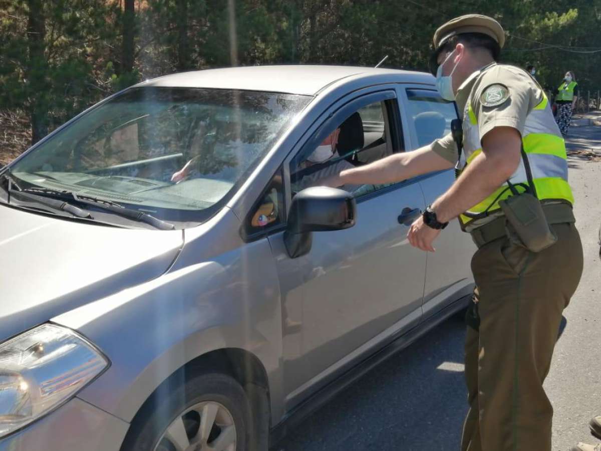 Balance fin de semana: Carabineros detuvo a 91 personas que incumplieron las medidas sanitarias, uno de ellos por novena vez