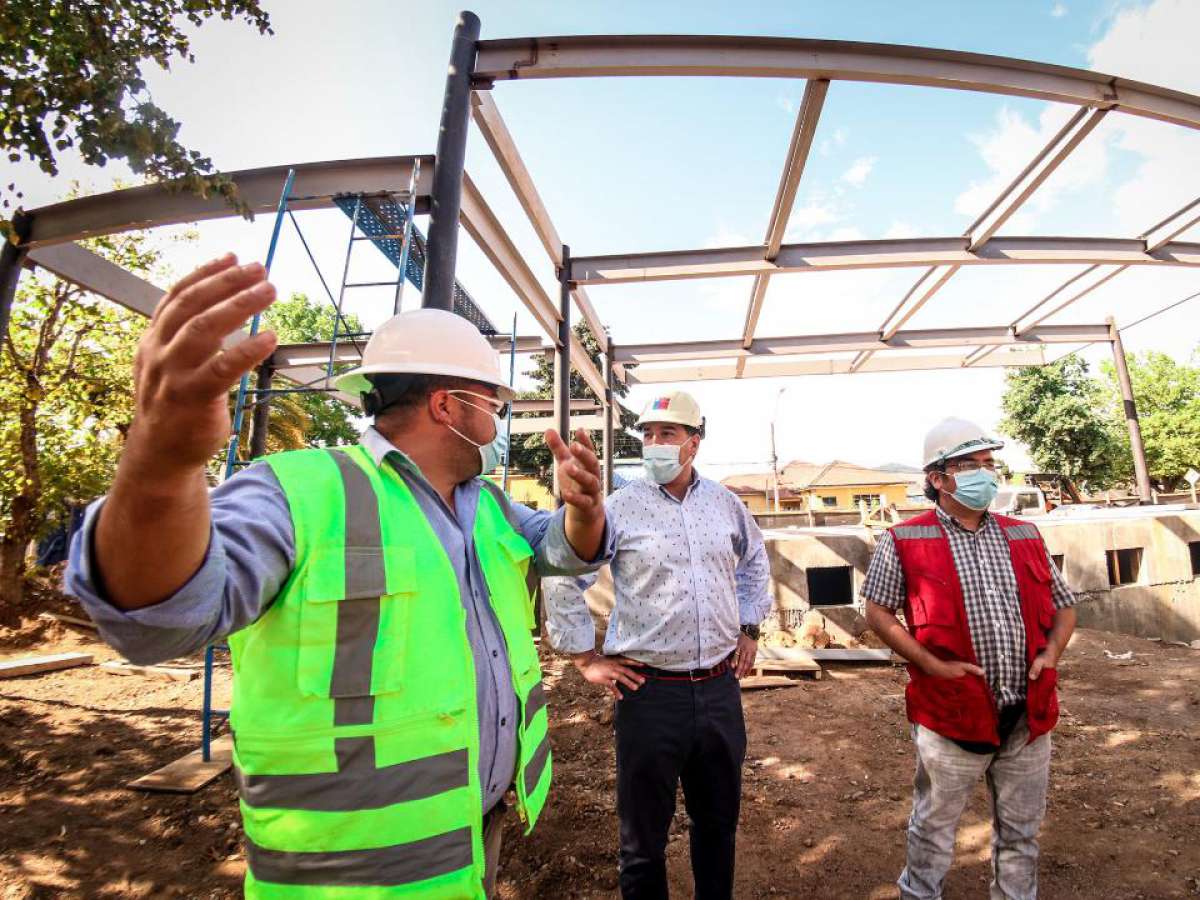 Un 54 por ciento de avance presentan obras de remodelación de la Plaza de Armas de Quirihue