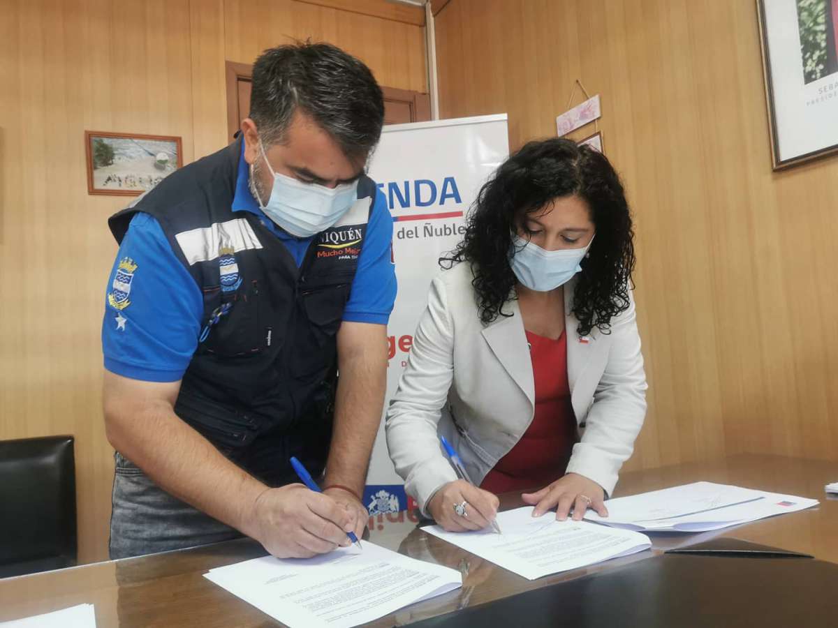 Firma de convenio colaborativo entre Senda Ñuble y Municipio de Ñiquén