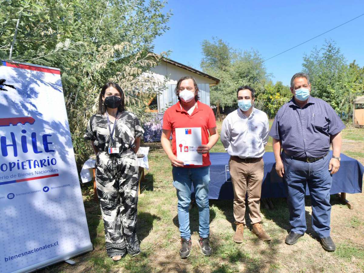 Entregan títulos de dominio a vecinos del sector Los Montes en Chillán