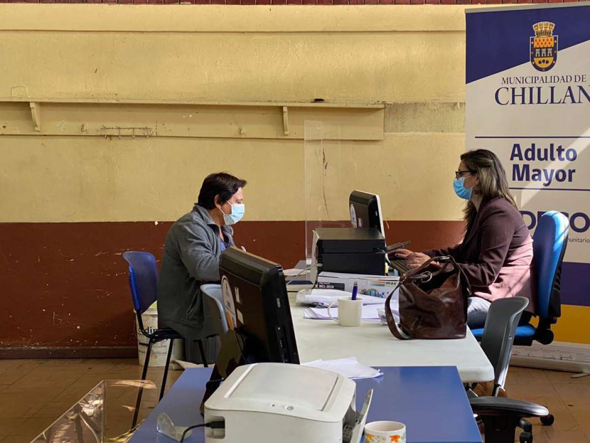 Dideco de Chillán restringe servicios presenciales pero continúa atendiendo en escuela Los Héroes