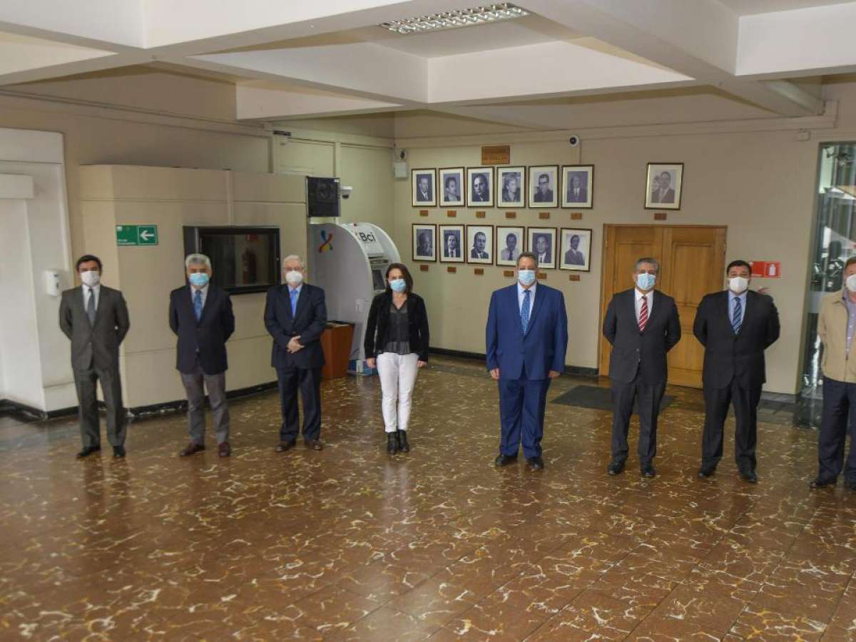 Nuevos directores asumieron oficialmente sus funciones a partir de este miércoles en la municipalidad de Chillán