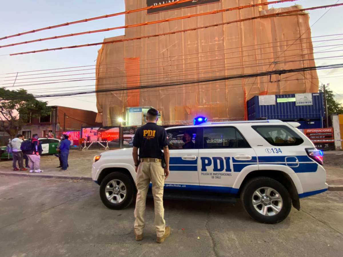 Operador de grúa murió trágicamente en edificio en construcción al desplomarse sobre el la pesada estructura que manejaba de manera remota