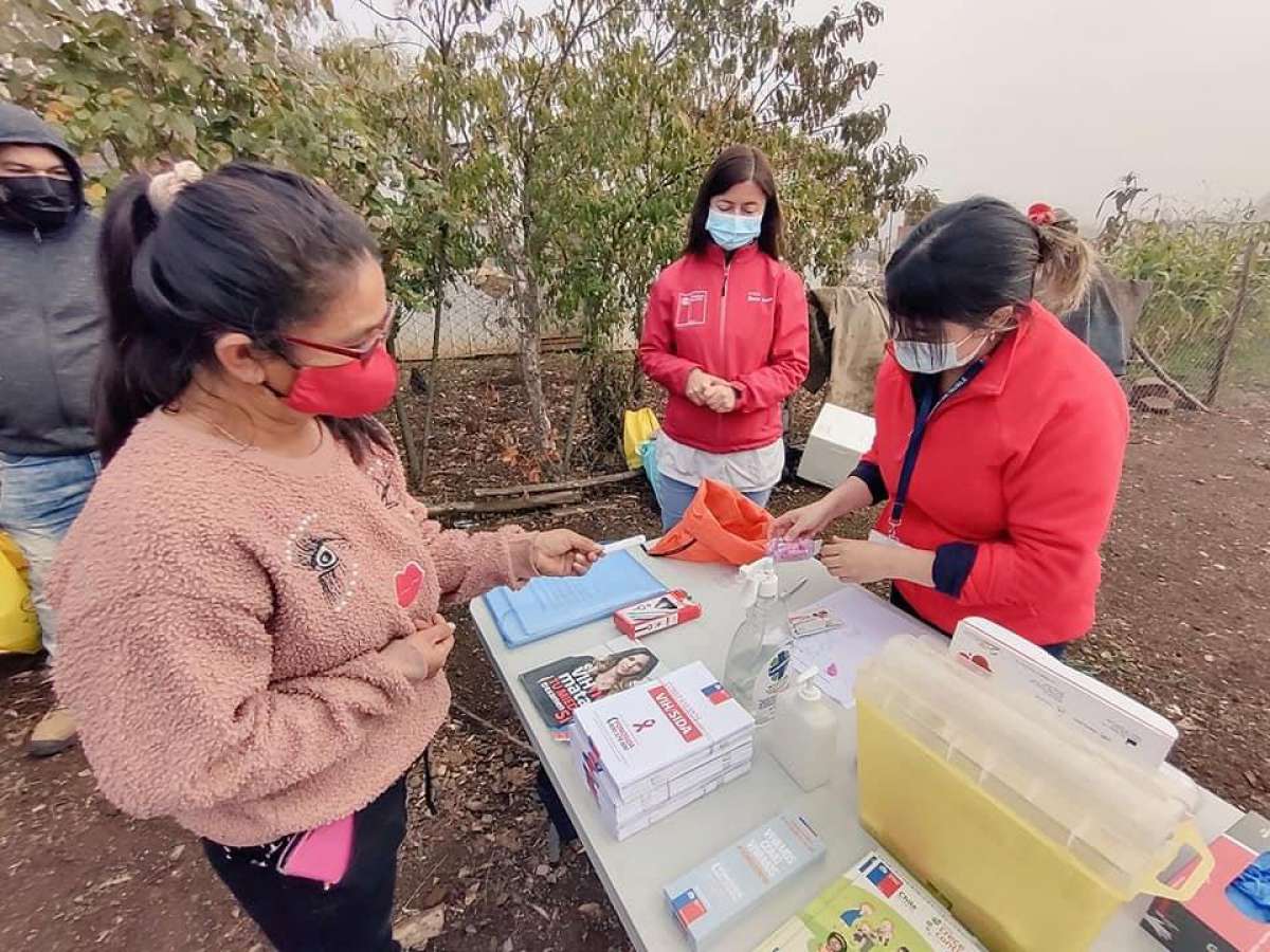 Realizan toma de test rápidos de VIH en campamentos de Bulnes