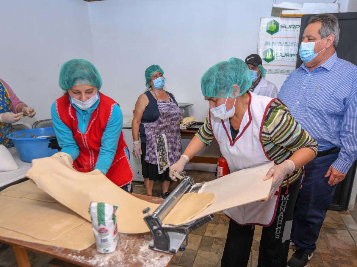 Programa municipal almuerzos solidarios entrega 1.980 raciones diarias de comida