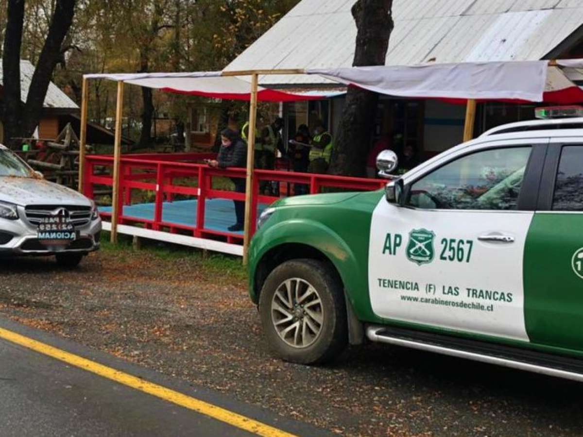 En Las Trancas Carabineros detuvo a seis personas en restaurante abierto al público pese a prohibición