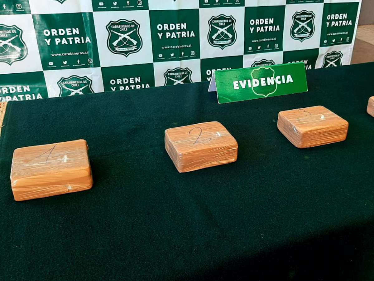 Carabineros del OS7 Ñuble incautaron más de 5 kilos de cocaína en control carretero en Pemuco