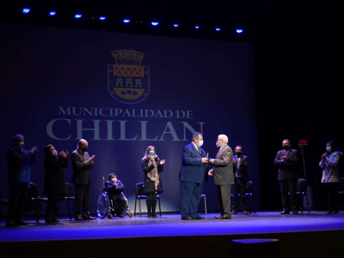 Alcalde Sergio Zarzar agradece por sus 12 años y reconoce a personas representativas en el aniversario número 441 de Chillán