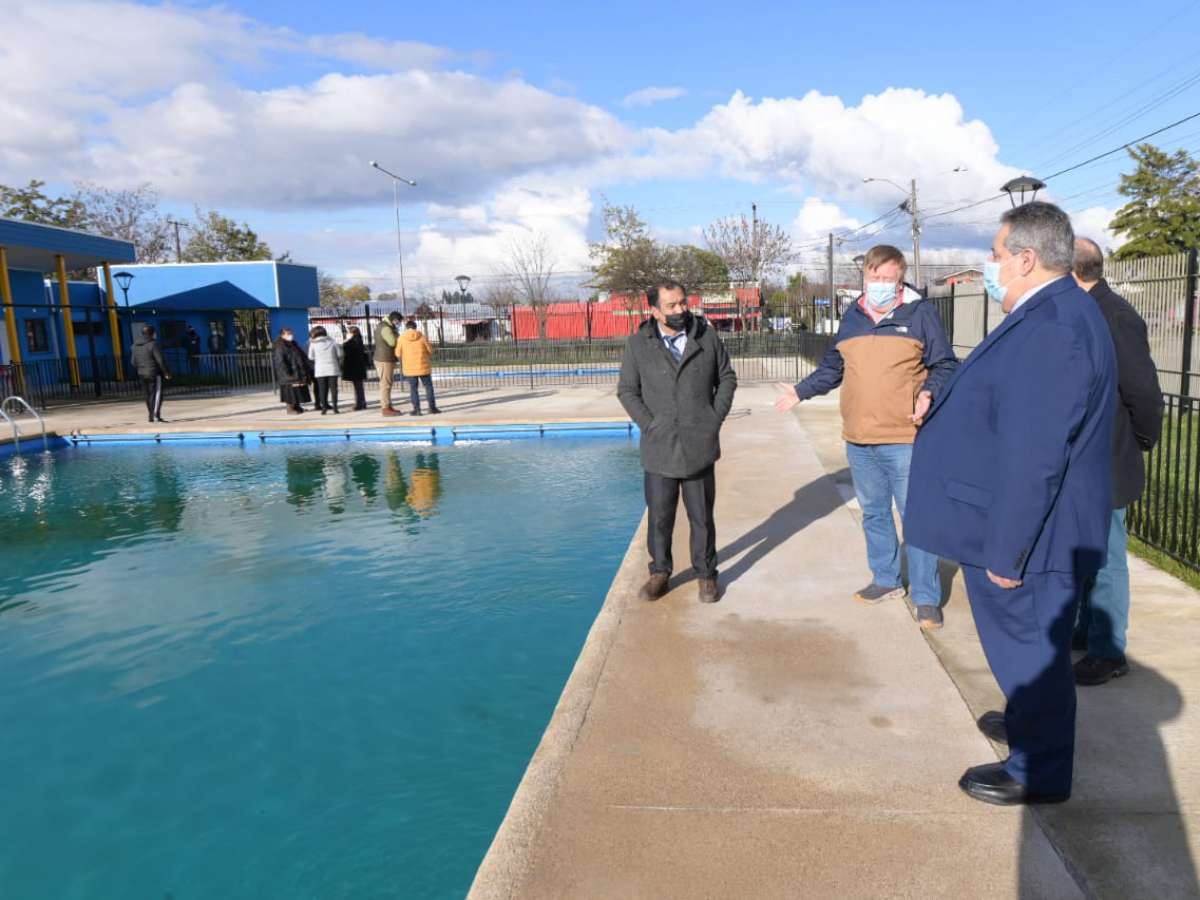 Vecinos de poblaciones Vicente Pérez y El Roble agradecen construcción de piscinas municipales