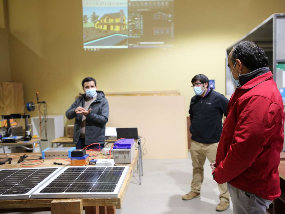 Docentes de 9 liceos de Ñuble son capacitados para formar a técnicos en energía fotovoltaica