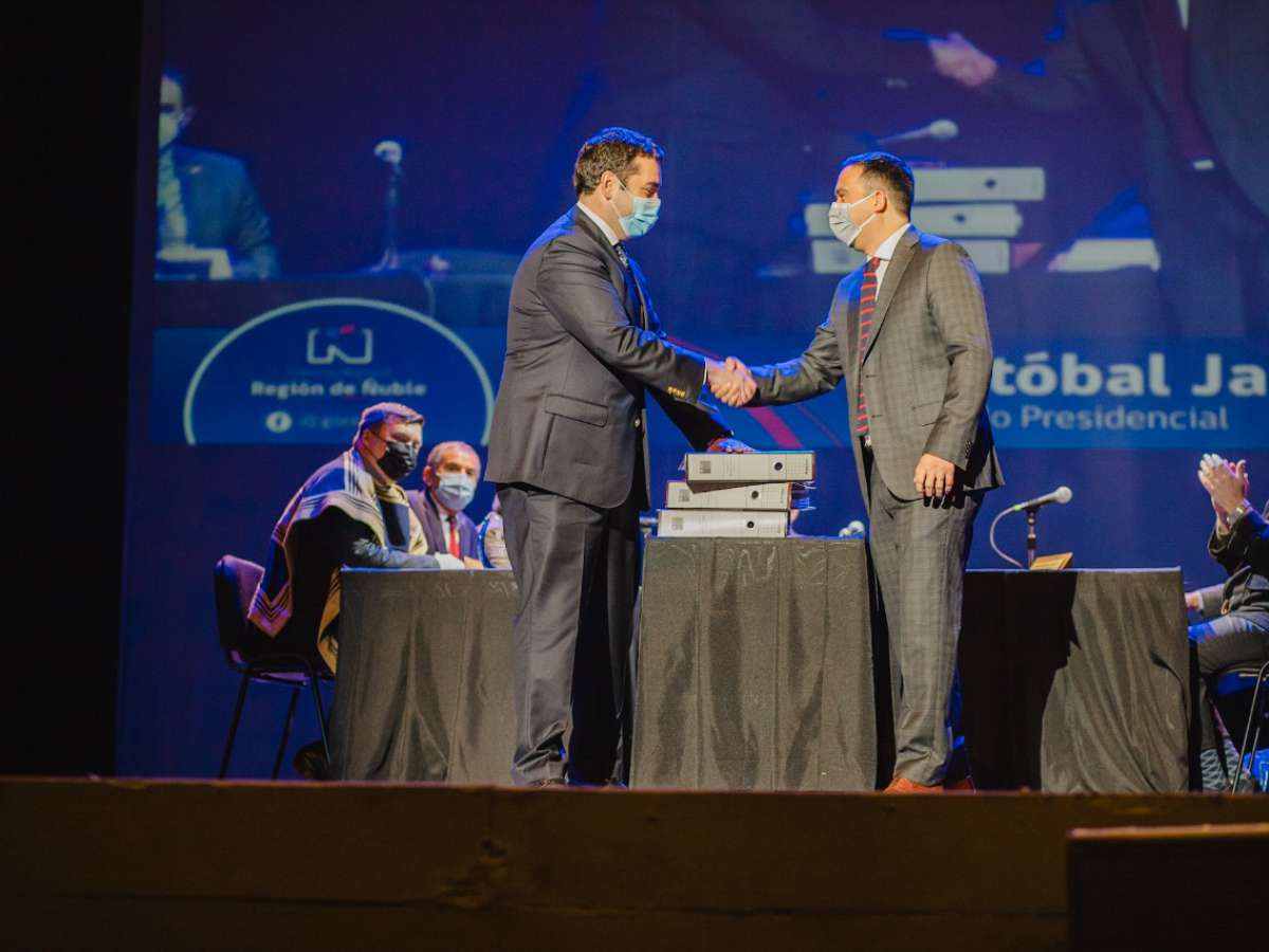 En ceremonia realizada este miércoles en el Teatro Municipal de Chillán asumió el primer Gobernador Regional de Ñuble