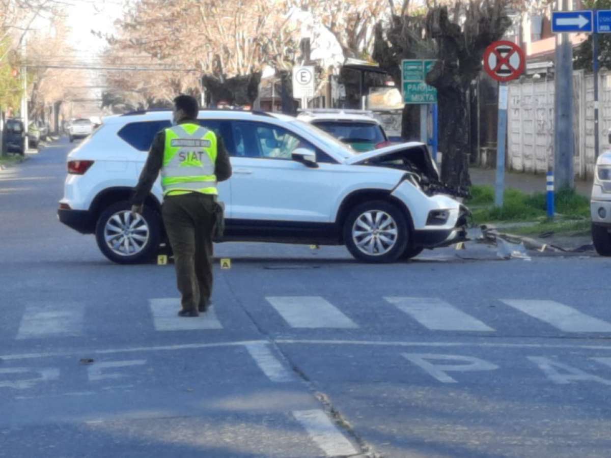 Carabineros de la SIAT Ñuble investiga causas del accidente ocurrido en el centro de Chillán que dejó dos lesionados