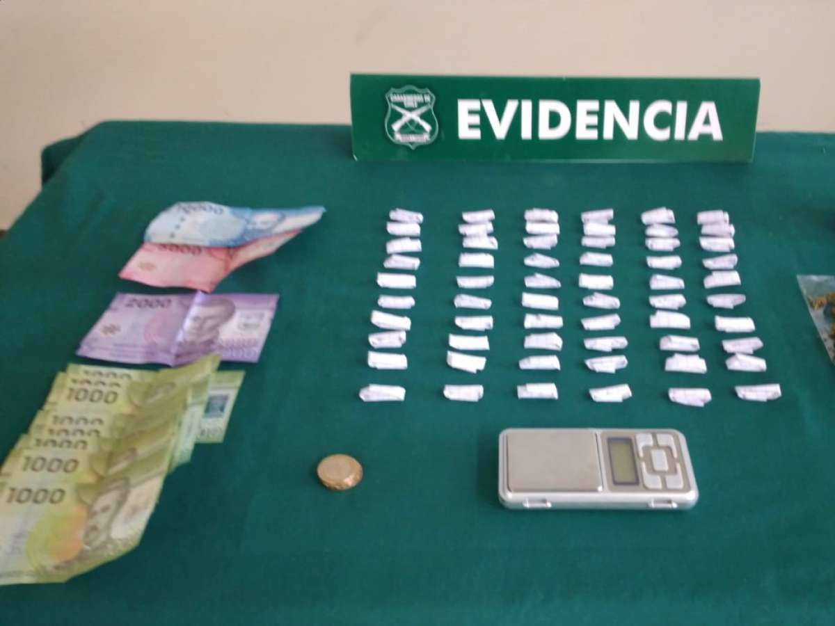 Patrulla Motorizada de Carabineros detuvo en Chillán a sujeto que portaba droga en su vestimenta y que pedía dinero a automovilistas