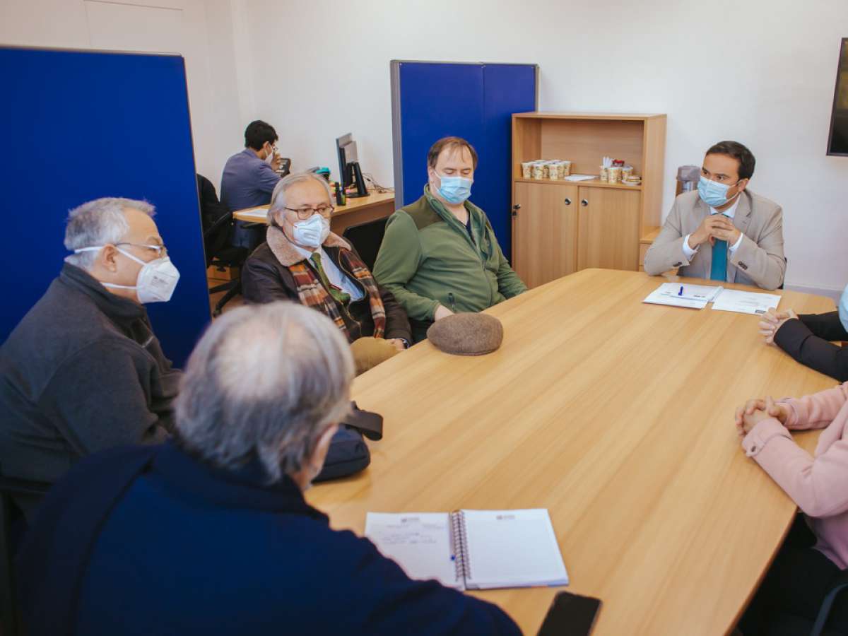 Gobernador Crisóstomo y colegio médico dialogan con miras a una salud integral en ñuble