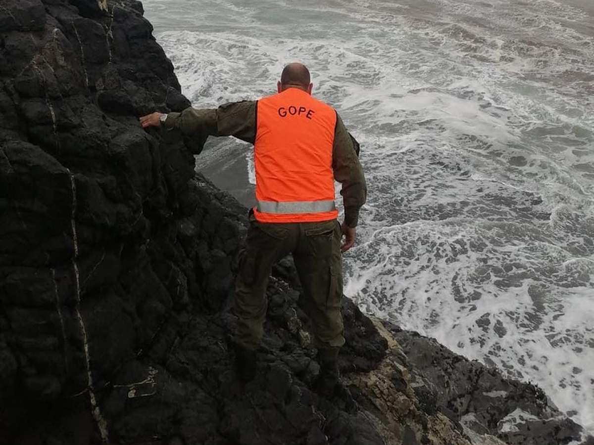 Por marejadas: Carabineros del GOPE Ñuble apoyará recorrido terrestre en búsqueda de los 3 desaparecidos en Cobquecura 