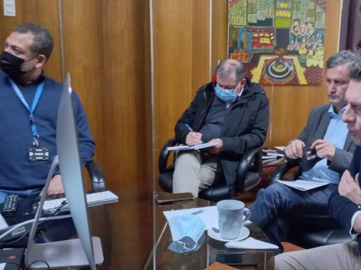 Diputado Sabag y alcalde de Chillán solicitan al ministro de OOPP caletera en ruta del Itata para venta de productos artesanales de Quinchamalí