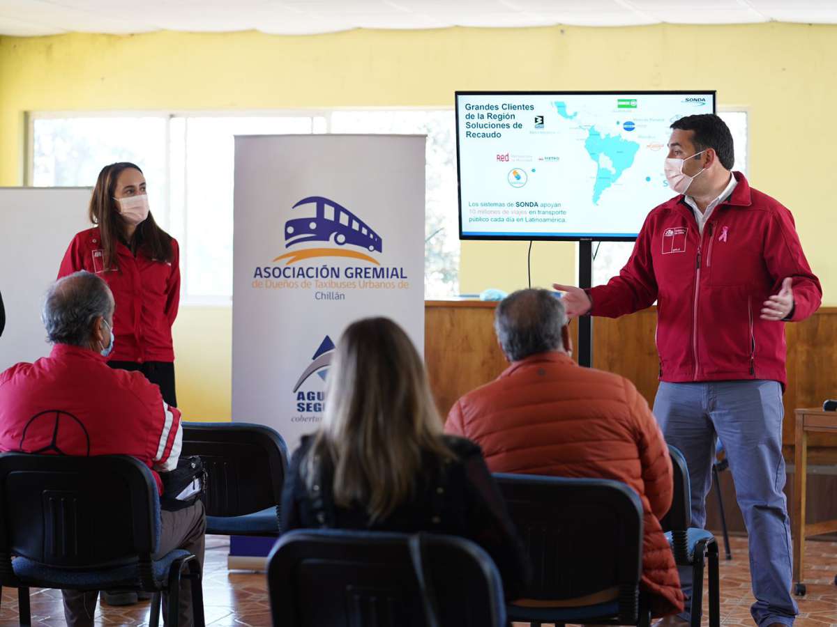 Delegado Presidencial y dirigentes de los taxibuses urbanos de Chillán acuerdan extender horario de funcionamiento