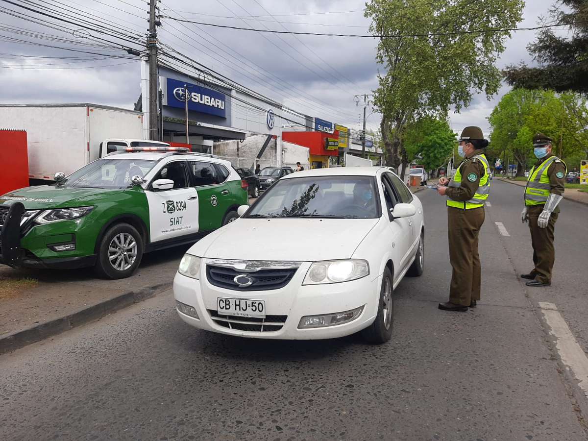 Carabineros difundió en Ñuble las modificaciones que sancionan con más fuerza el uso del celular durante la conducción