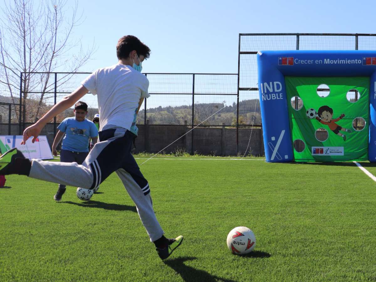 Talleres de fútbol del Mindep-IND abarcaron 19 comunas de Ñuble