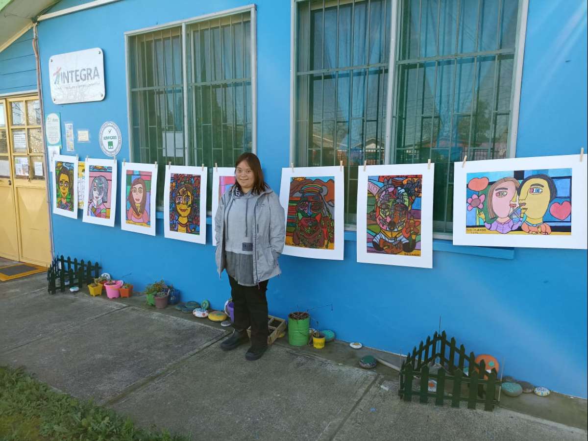 Rocío Amor exhibió un tendedero artístico en jardín infantil de Integra