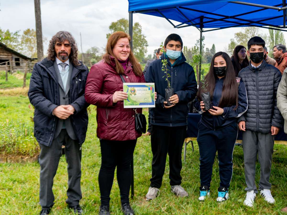 San Carlos dio inicio a reforestación de más de 6.000 árboles nativos en colaboración con Seremi del Medio Ambiente