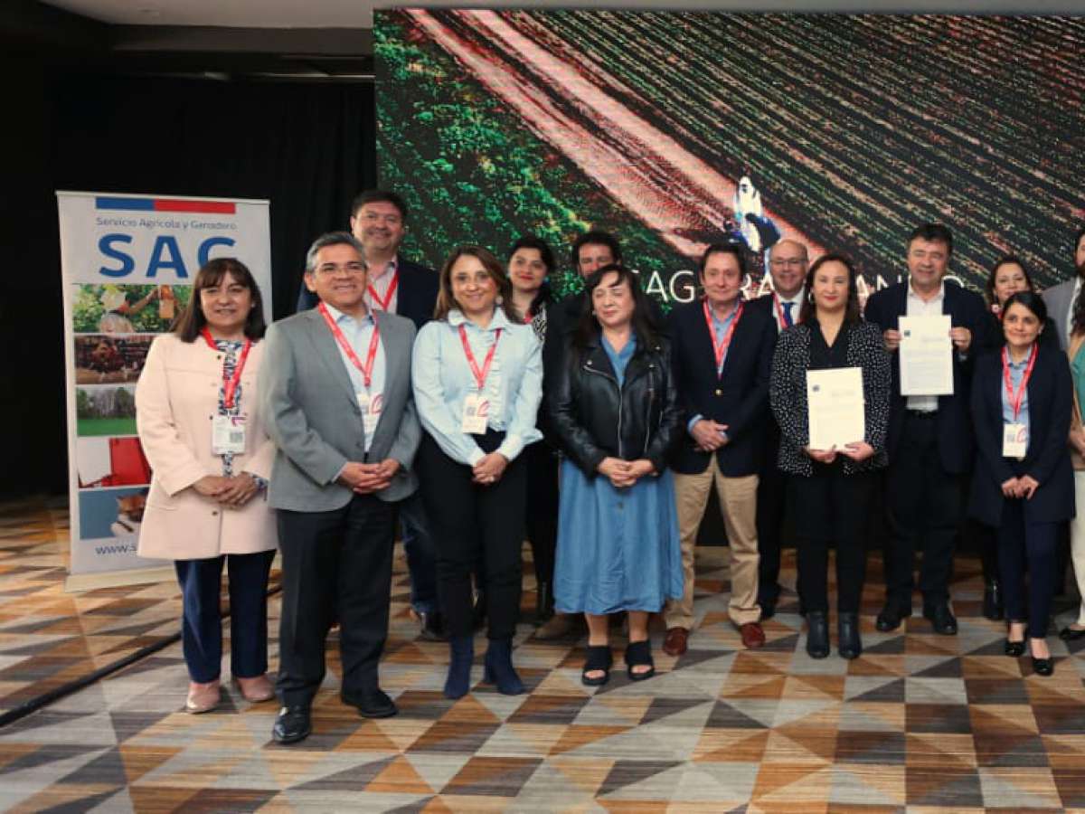 Ministerio de Agricultura anuncia prohibición de uso de cuatro moléculas y presenta nuevo plan de trabajo para mejorar la regulación de agroquímicos en Chile 