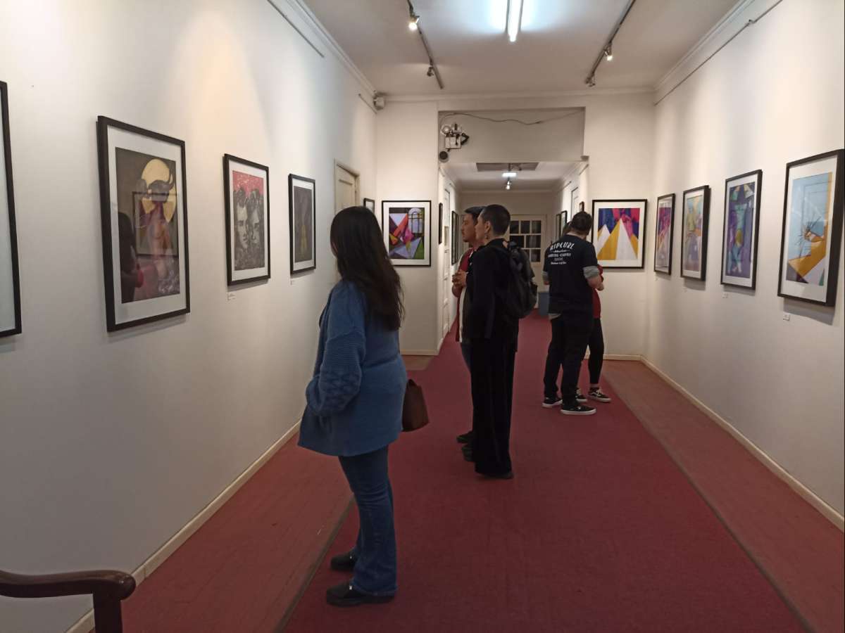 Pinacoteca de la Escuela Artística  inauguró muestra de dos alumnos 