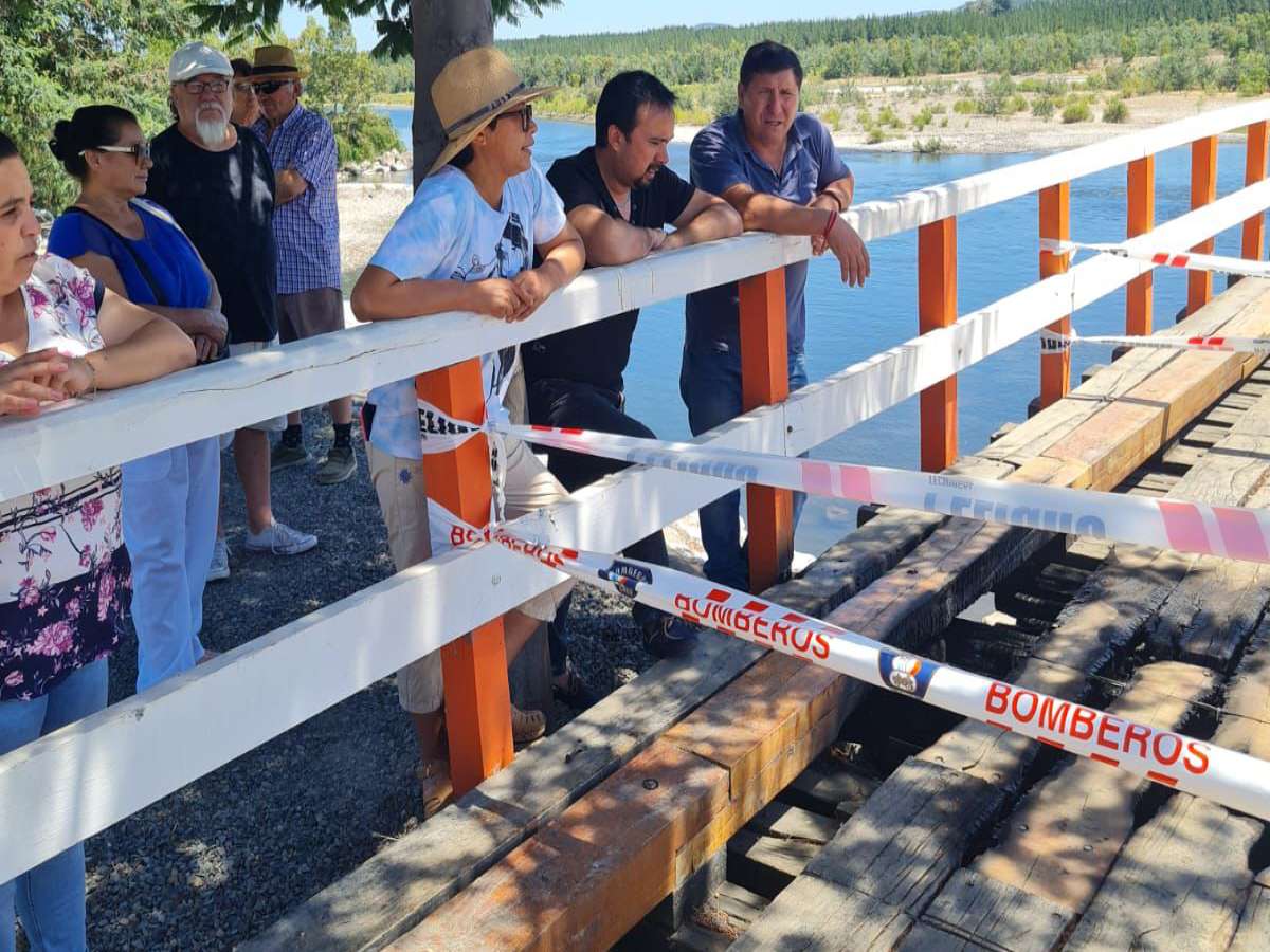 Gobernador Crisóstomo anunció querella criminal contra responsables de incendio en Puente Confluencia