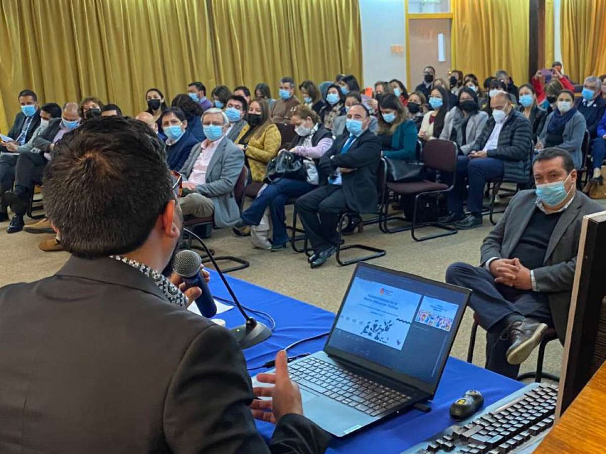 La discusión sobre la Nueva Educación Pública es encabezada por el seremi de Educación Profesor César Riquelme Alarcón y la Facultad de Educación y Humanidades de la UBB en un conversatorio.