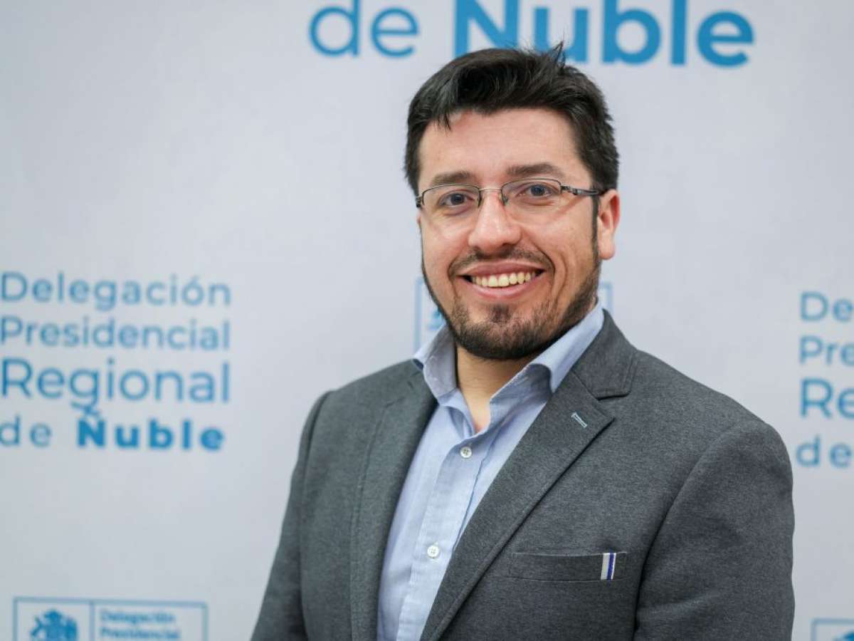 Gabriel Pradenas enfrenta críticas, tensiones por su gestión y diferencias con los partidos del oficialismo