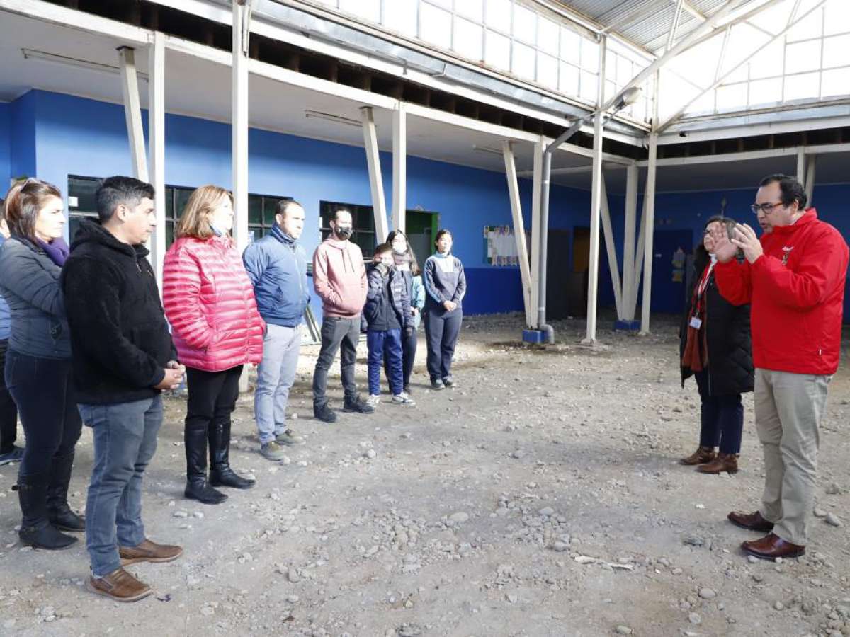 Comunidad educativa de Rucapequén celebró adjudicación de obras para mejorar su escuela.