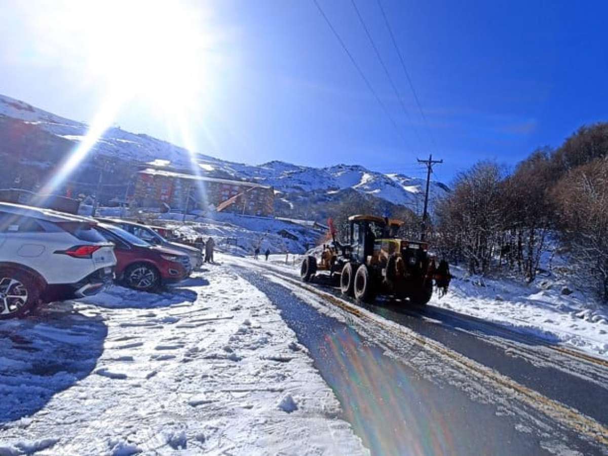 Advierten sobre heladas y hielo en caminos de Ñuble: Autoridades toman medidas para mantener la conectividad