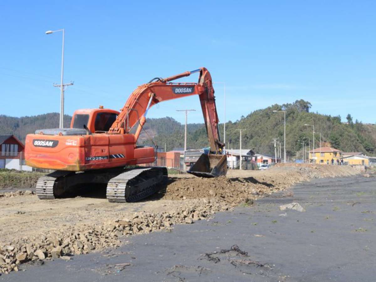 Autoridades implementan solución provisoria ante marejadas en sector costero de Perales