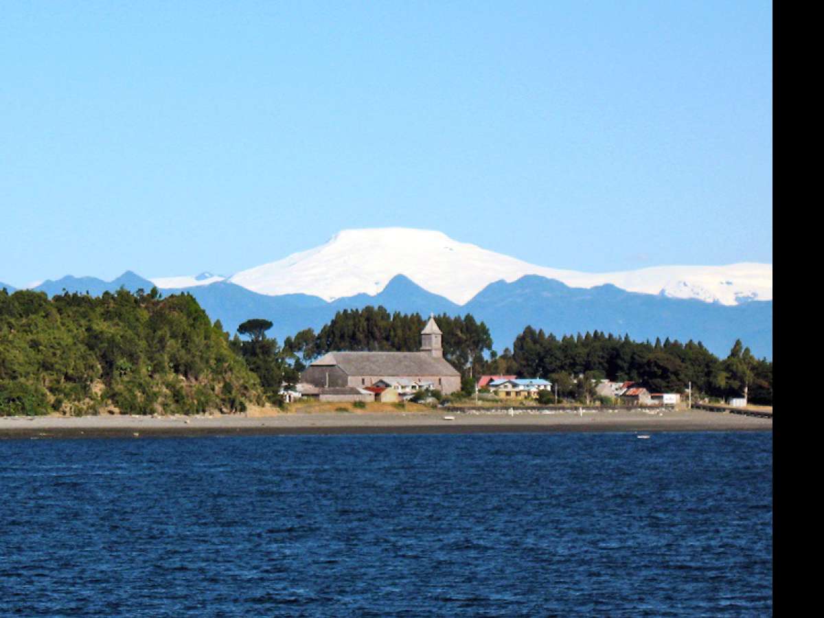 Precedente nacional: Triunfo comunitario Isla Cahuach, Chiloé, en rechazo a proyecto salmonero en un área de alto valor biocultural marino.