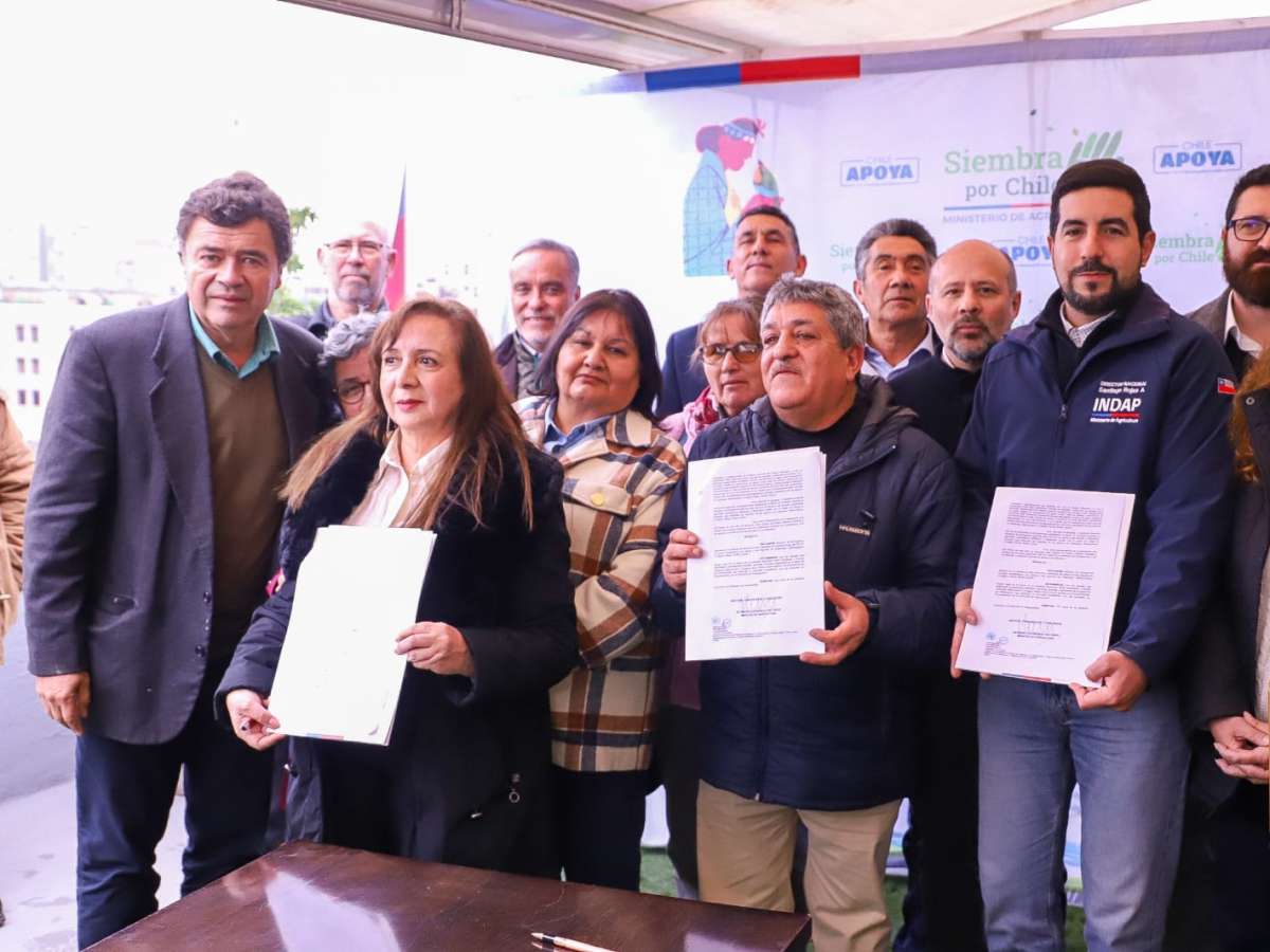 Ministerio de Agricultura firma decreto de emergencia agrícola entre regiones de Valparaíso y Biobío 