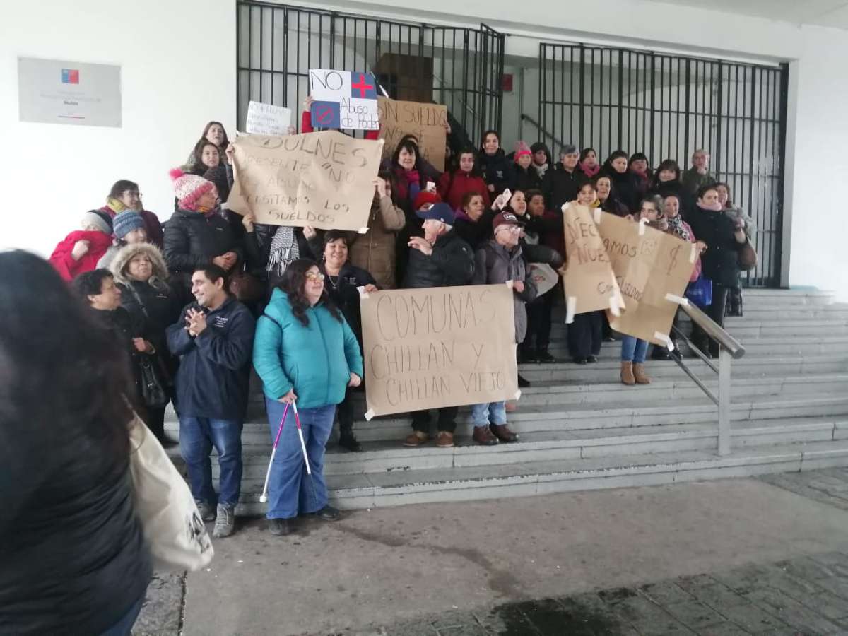 Trabajadores del Programa Proempleo de Ñuble se manifestaron este martes por no pago de sus remuneraciones