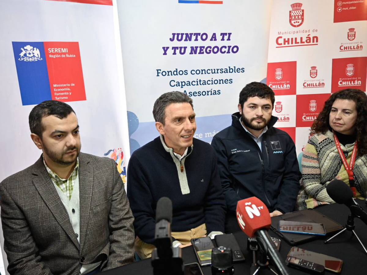 En dependencias del Centro de Negocios de Sercotec oficializaron convenio para instalación de cámaras de seguridad en Av. Argentina