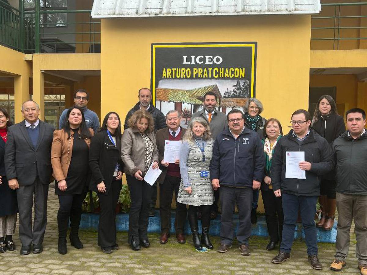 Comunas del Valle del Itata firman compromiso con el plan nacional de tutorías junto al seremi de Educación