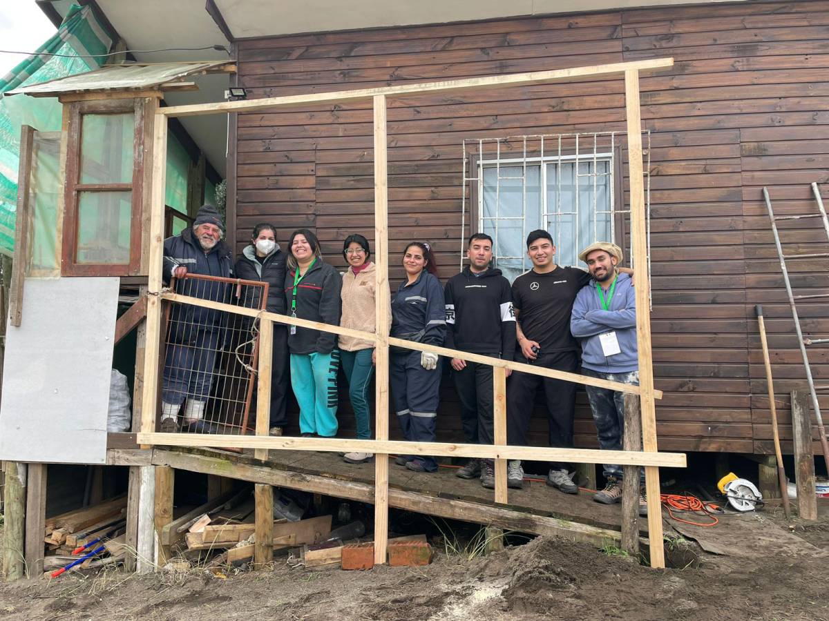 Estudiantes del Santo Tomás en Chillán y Talca transforman vidas en trabajos voluntarios de invierno en Putú, Maule