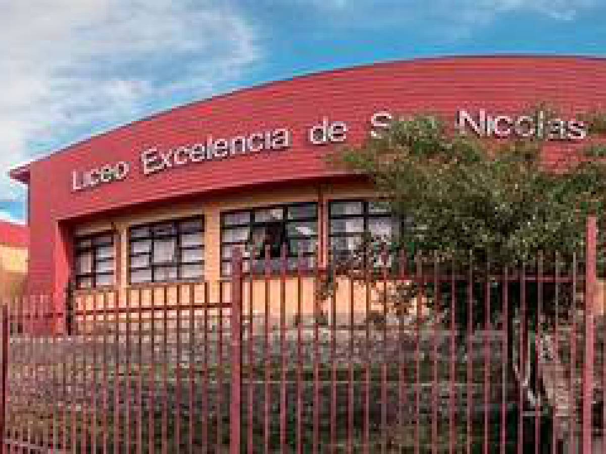Alcalde de San Nicolás advierte que el 2024, alumnos de otras comunas que estudian en el Liceo Bicentenario podrían no contar con transporte escolar