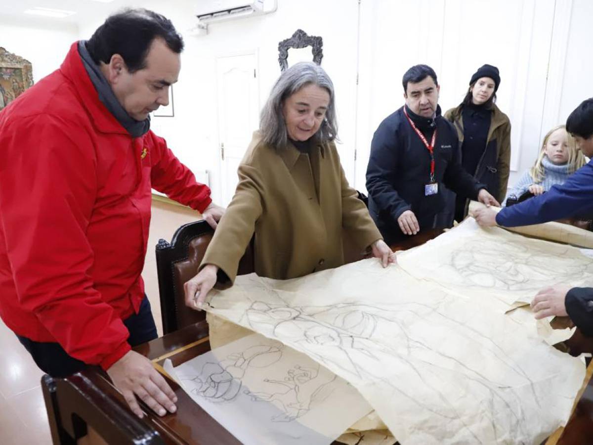 Hija de María Martner donó bocetos originales del mural de piedra al municipio chillanvejano