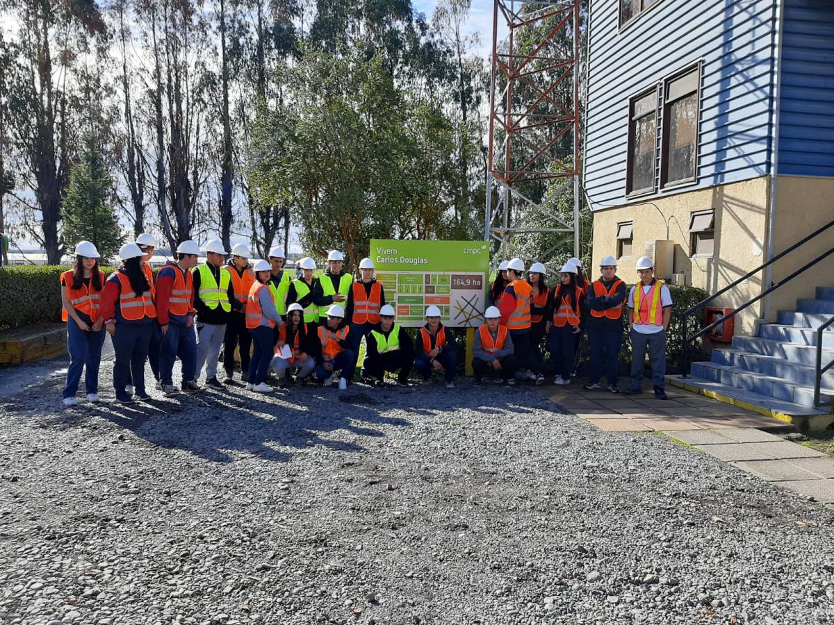 Pymes capacitan a 30 docentes de liceos técnico profesional en tecnología forestal 