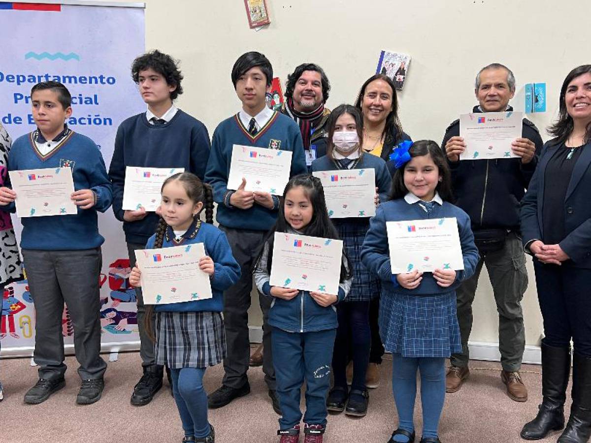 Booktubers: estudiantes de ñuble son reconocidos por el ministerio de educación