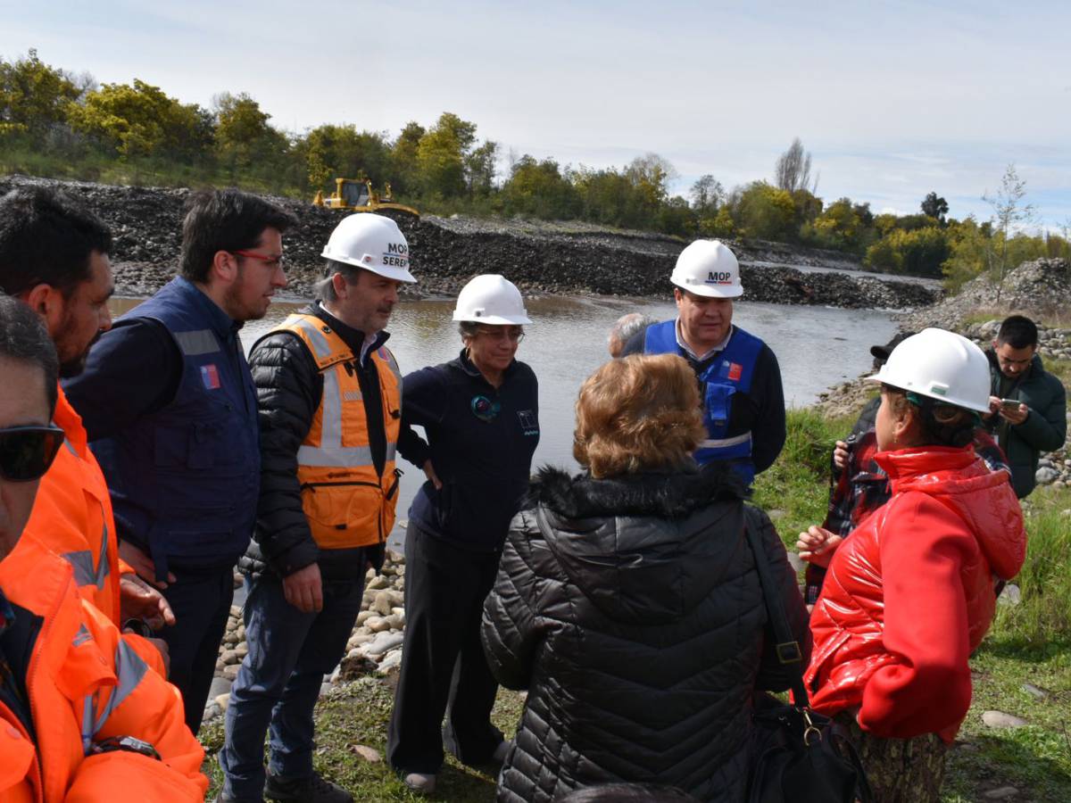 Ministra del MOP, Jessica López, supervisa medidas preventivas de emergencia para mitigar efectos de sistema frontal