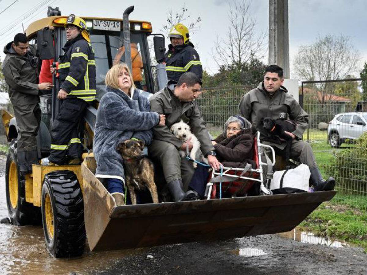 Despliegue municipal colaboró en el rescate de familias rurales de Chillán